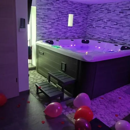 Ange Ou Demon, Jacuzzi, Sauna, Room, Location A La Journee