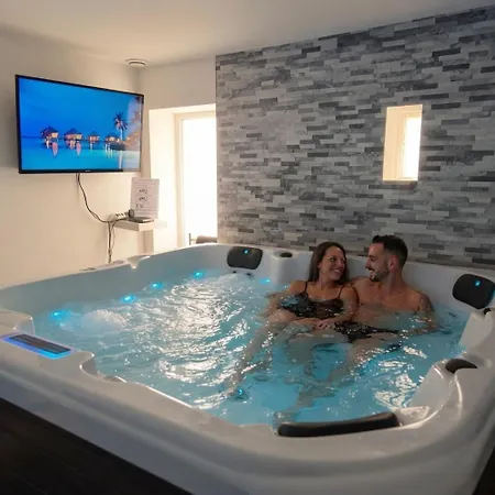 Ange Ou Demon, Jacuzzi, Sauna, Room, Location A La Journee Ferienhaus Benfeld